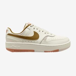 NWT women’s nike gamma force sneakers